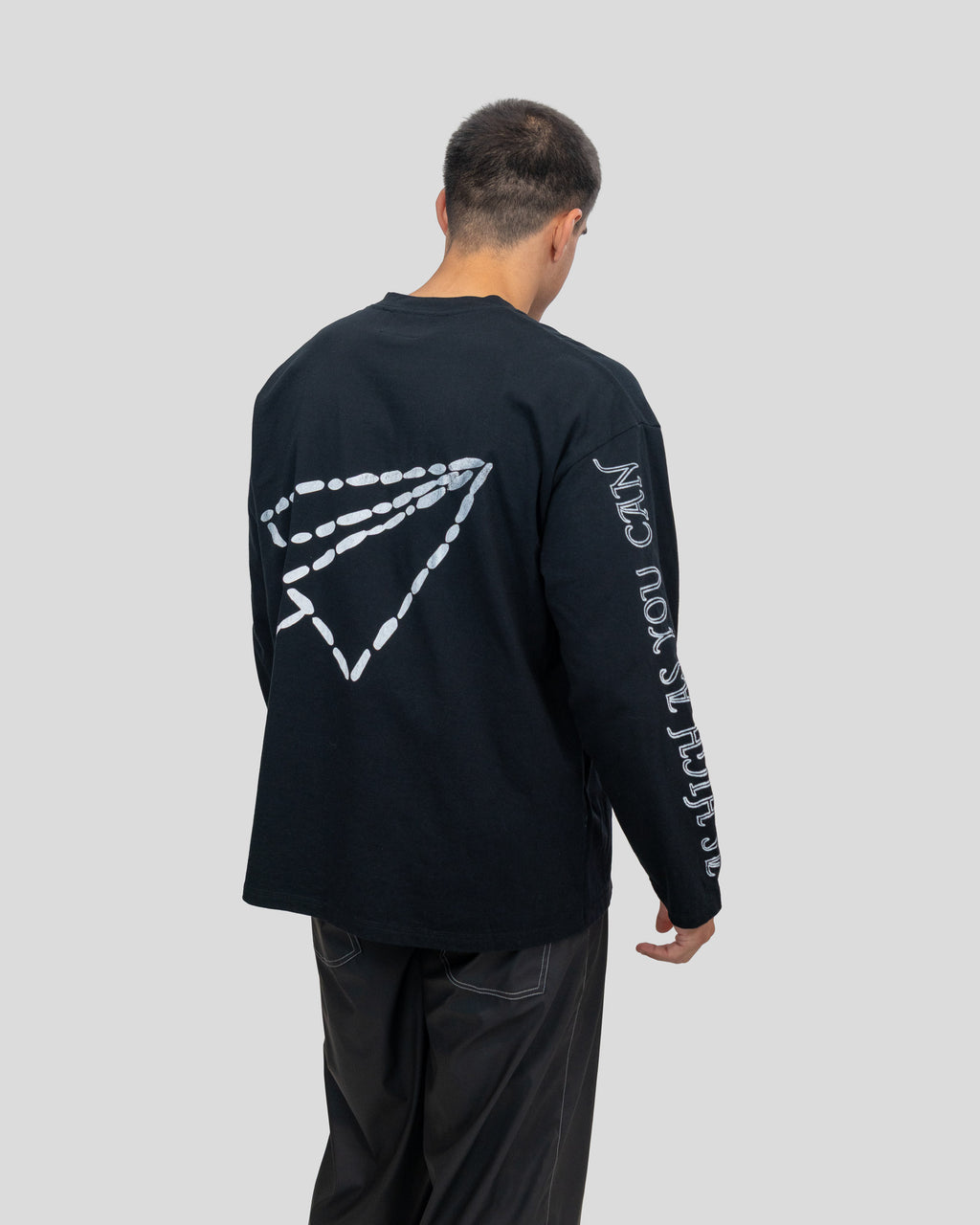 BLACK LONGSLEEVE