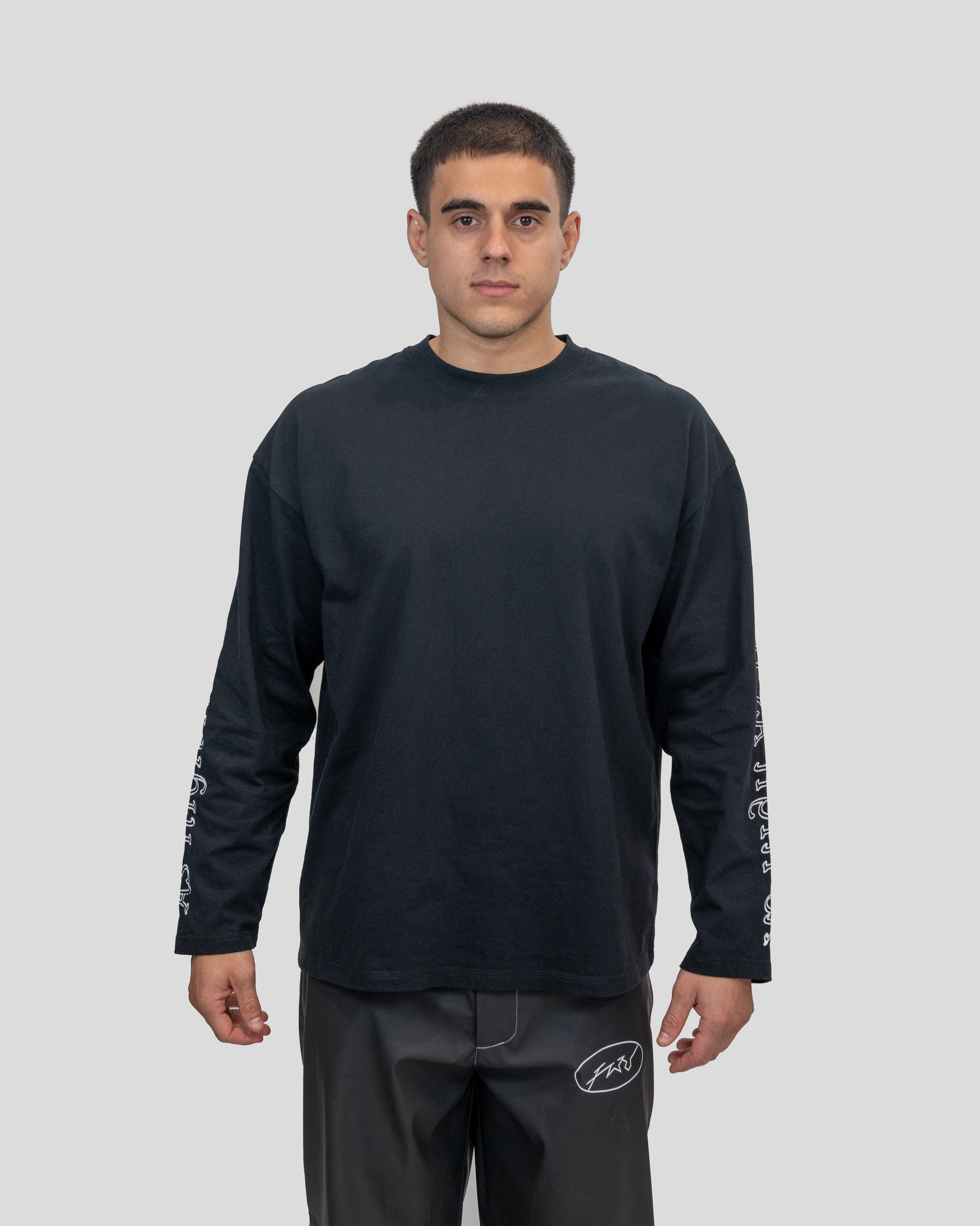 BLACK LONGSLEEVE