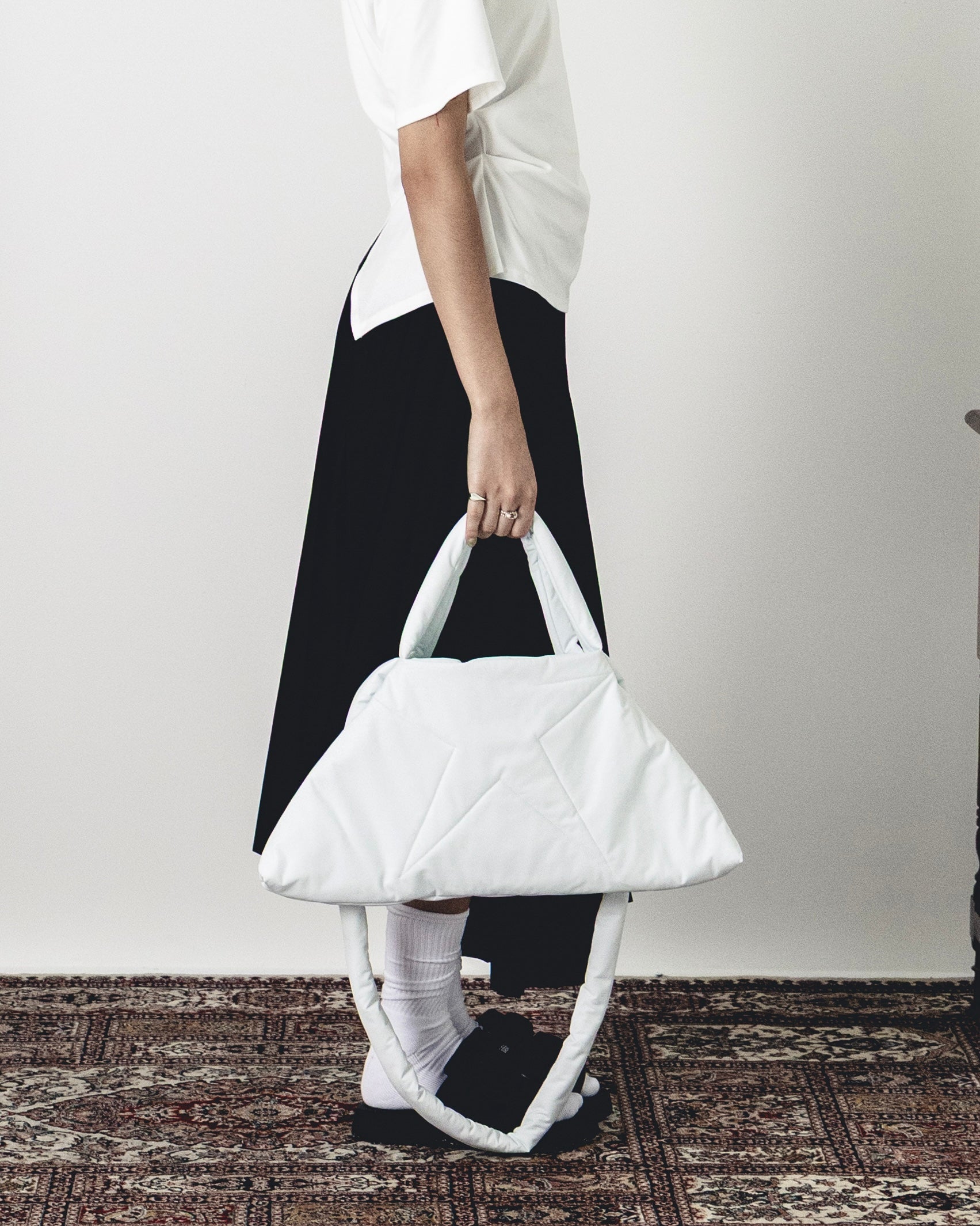 WHITE TRIANGLE PUFF BAG
