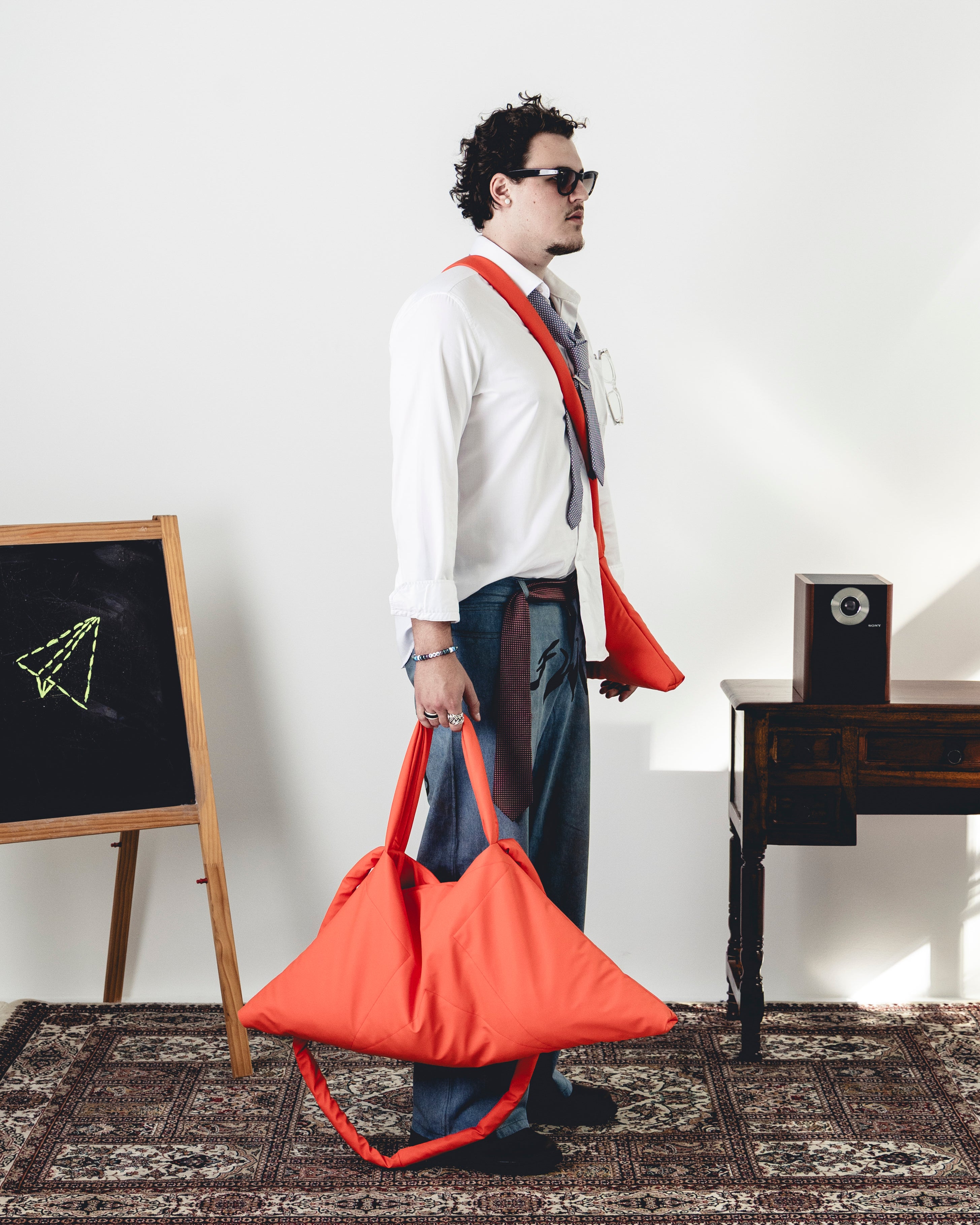 BIG TRIANGLE PUFF BAG